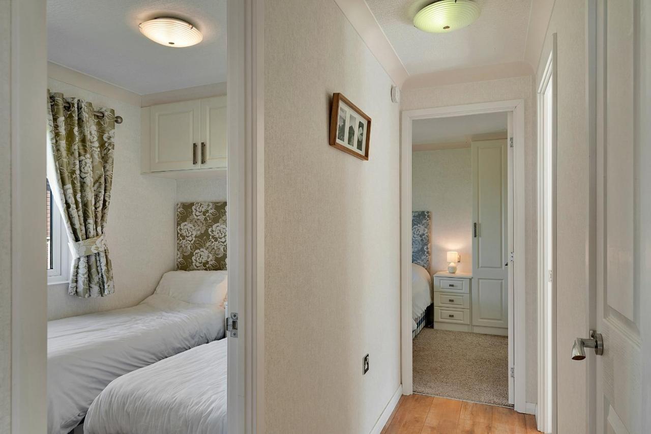Finest Retreats - Seacroft Villa Торпойнт Екстериор снимка