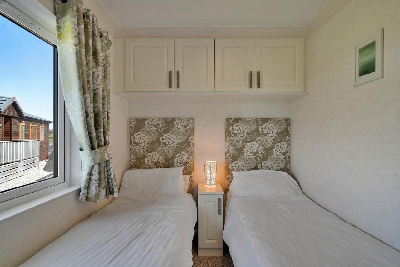 Finest Retreats - Seacroft Villa Торпойнт Екстериор снимка